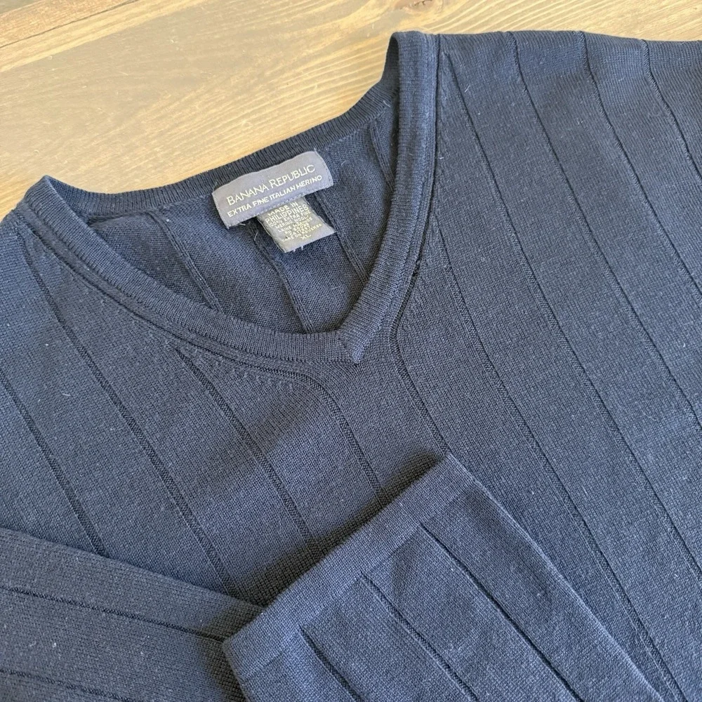 Banana Republic Men's XL Black Italian Merino Wool V-Neck Long‎ Sleeve Sweater